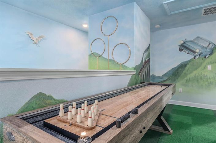 Image No.8-8 Bed Property for sale