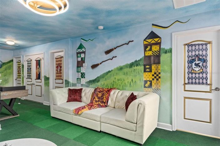 Image No.9-8 Bed House for sale