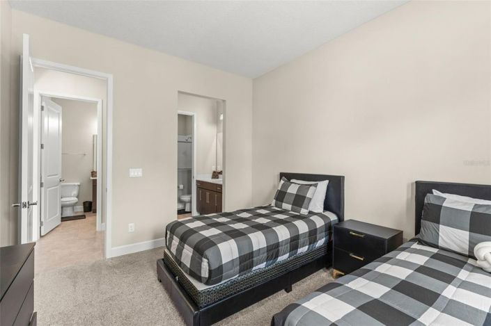 Image No.16-4 Bed Townhouse for sale