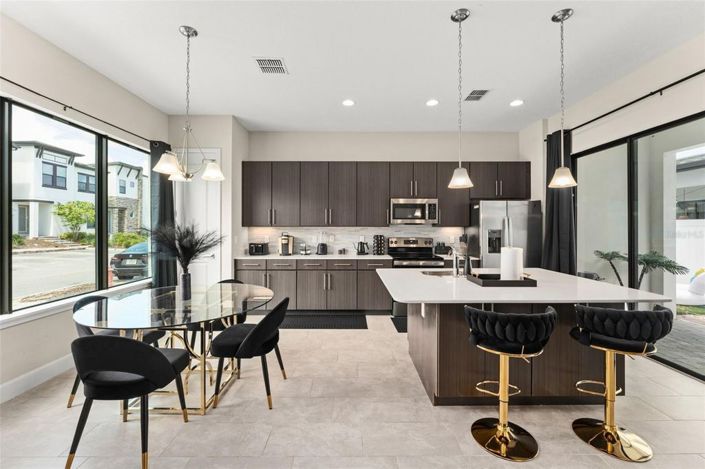 Image No.4-4 Bed Townhouse for sale