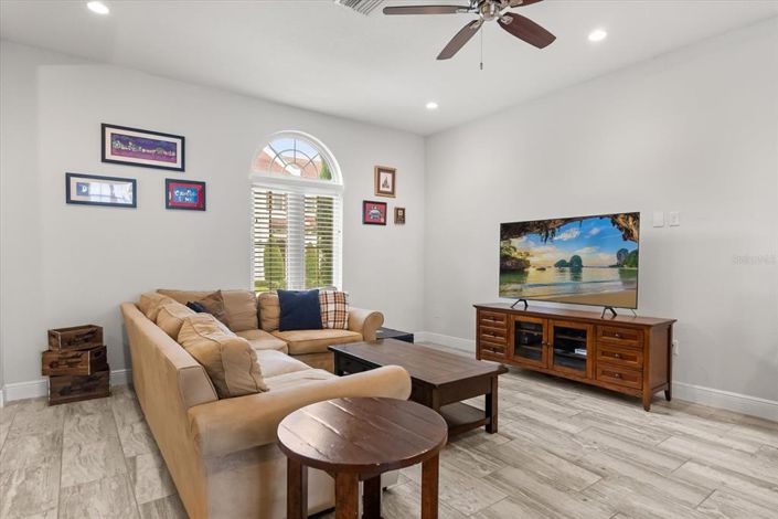 Image No.13-3 Bed Townhouse for sale