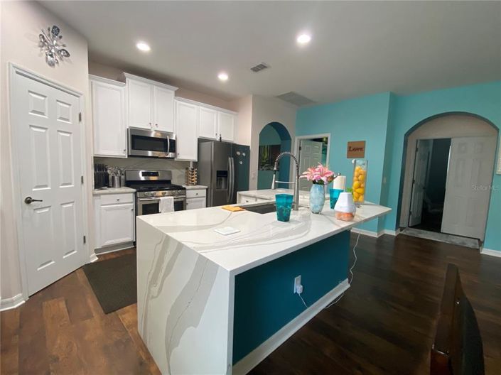 Image No.8-5 Bed House for sale