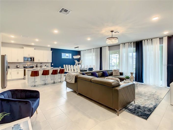 Image No.25-10 Bed House for sale