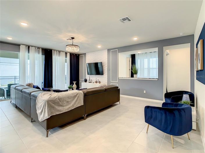 Image No.28-10 Bed House for sale