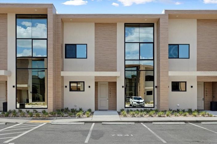 Image No.1-4 Bed Townhouse for sale