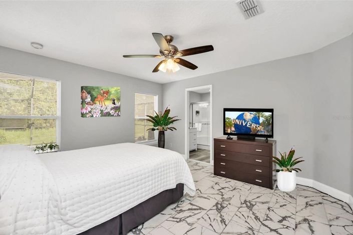 Image No.21-4 Bed House for sale