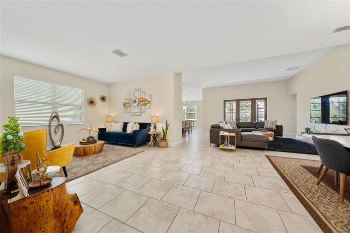 Image No.18-4 Bed Townhouse for sale