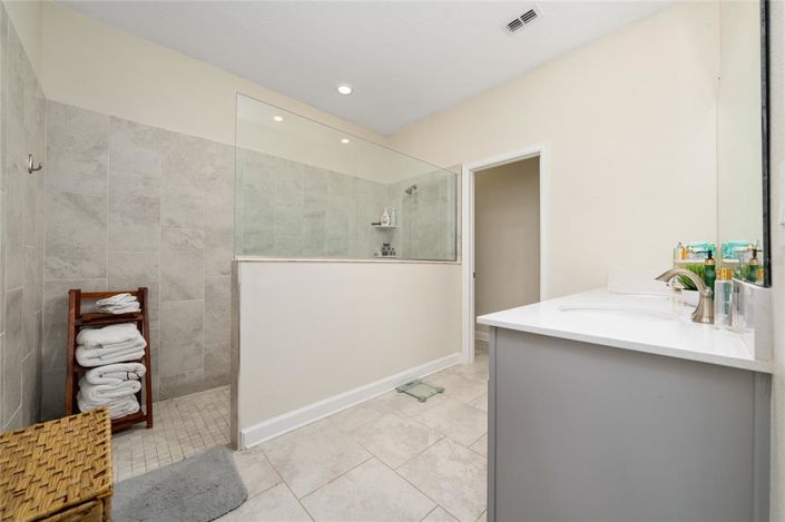 Image No.26-4 Bed Property for sale