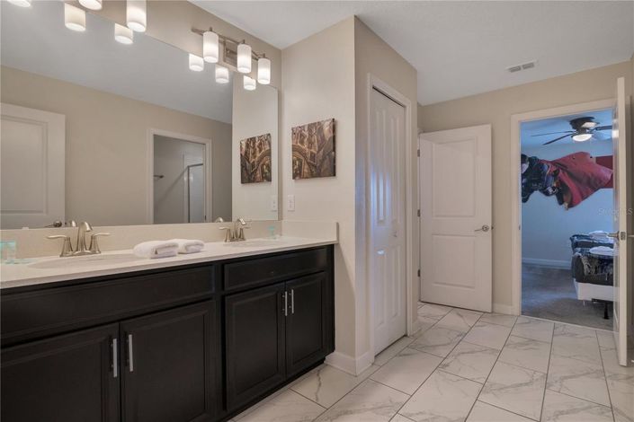 Image No.22-8 Bed House for sale