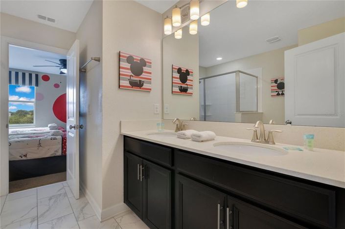 Image No.28-8 Bed House for sale