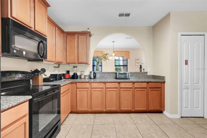 Image No.10-6 Bed House for sale