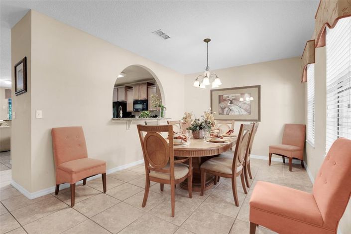 Image No.8-6 Bed House for sale