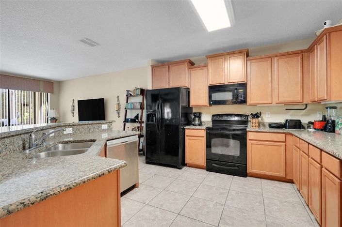 Image No.9-6 Bed House for sale