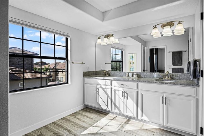 Image No.29-4 Bed Townhouse for sale