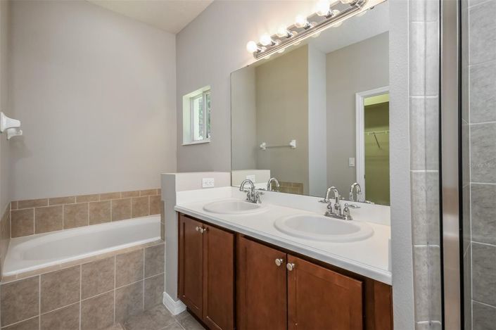 Image No.12-4 Bed House for sale