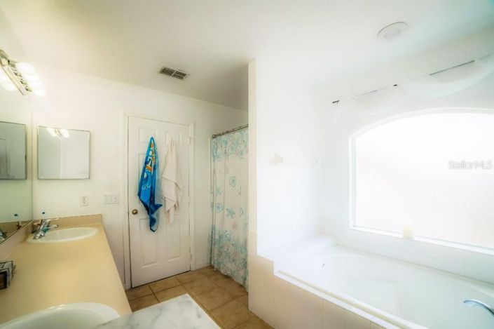 Image No.34-4 Bed House for sale