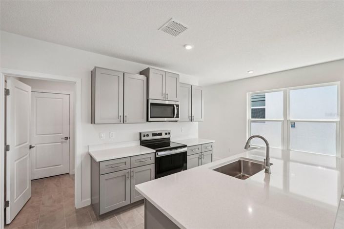 Image No.13-4 Bed House for sale