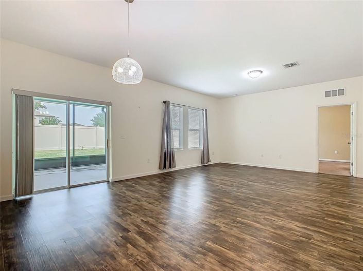 Image No.17-3 Bed House for sale