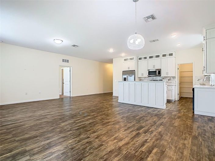 Image No.19-3 Bed House for sale