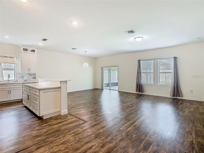 Image No.8-3 Bed House for sale