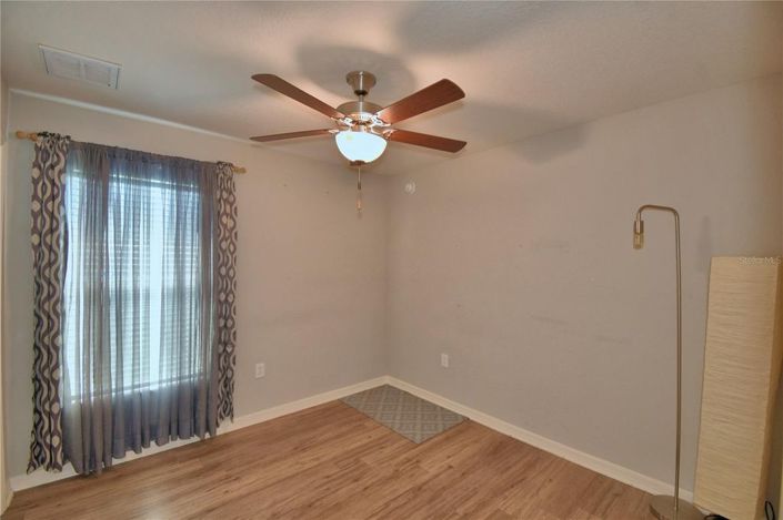 Image No.11-3 Bed House for sale