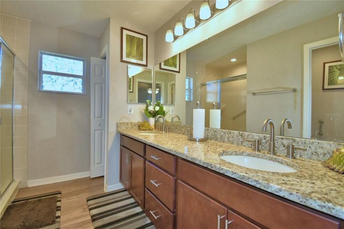 Image No.9-3 Bed House for sale