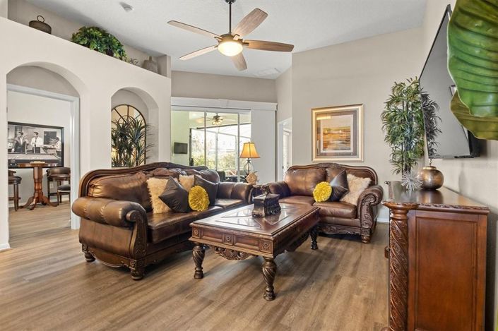 Image No.15-4 Bed House for sale