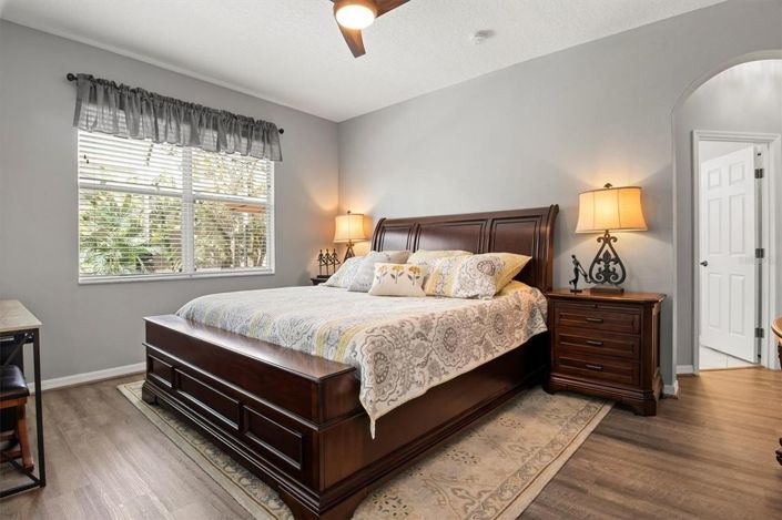 Image No.18-4 Bed House for sale