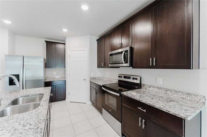 Image No.8-3 Bed House for sale