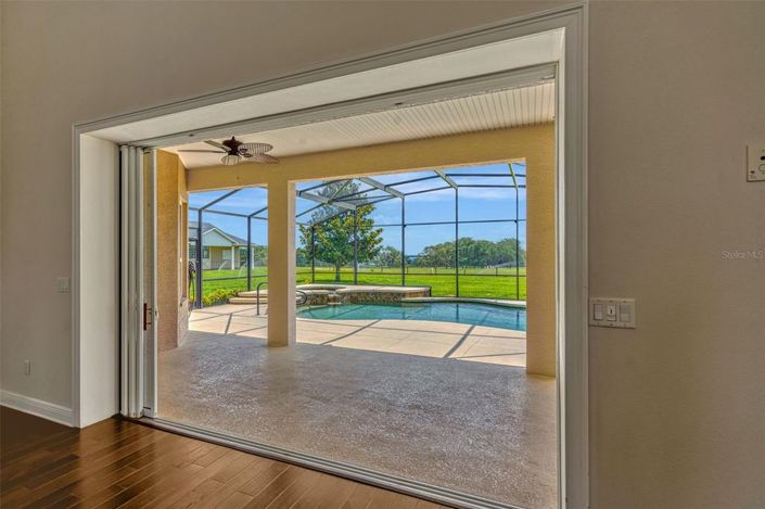 Image No.14-5 Bed House for sale