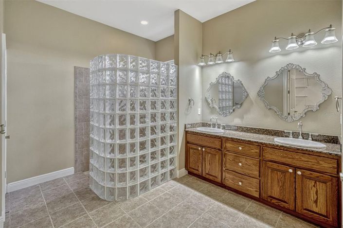 Image No.27-5 Bed House for sale