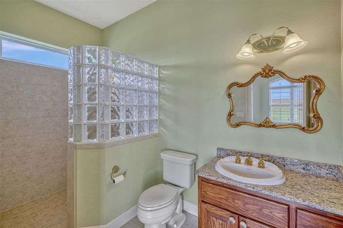 Image No.35-5 Bed House for sale