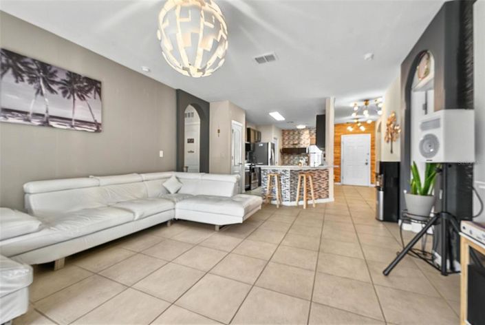 Image No.11-3 Bed House for sale