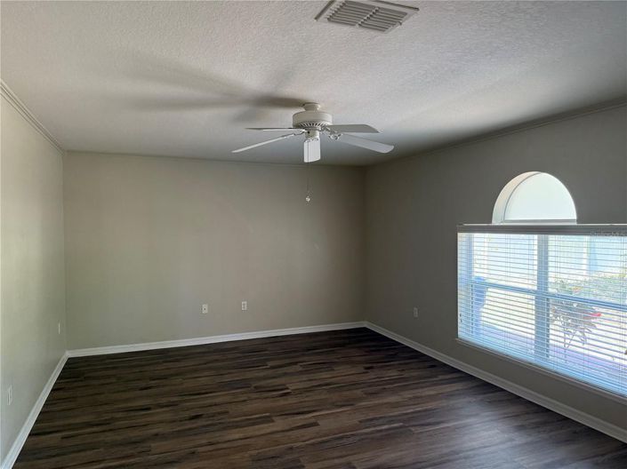 Image No.18-4 Bed House for sale