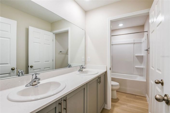 Image No.19-4 Bed Townhouse for sale