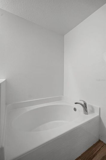 Image No.15-4 Bed House for sale