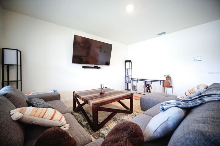 Image No.10-3 Bed House for sale