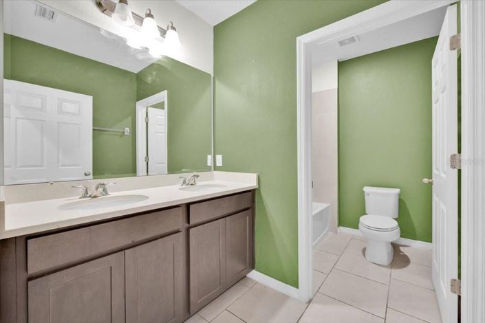 Image No.8-4 Bed House for sale