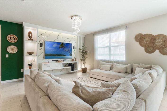 Image No.8-4 Bed House for sale