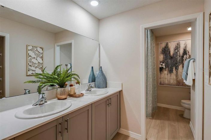 Image No.21-3 Bed Townhouse for sale