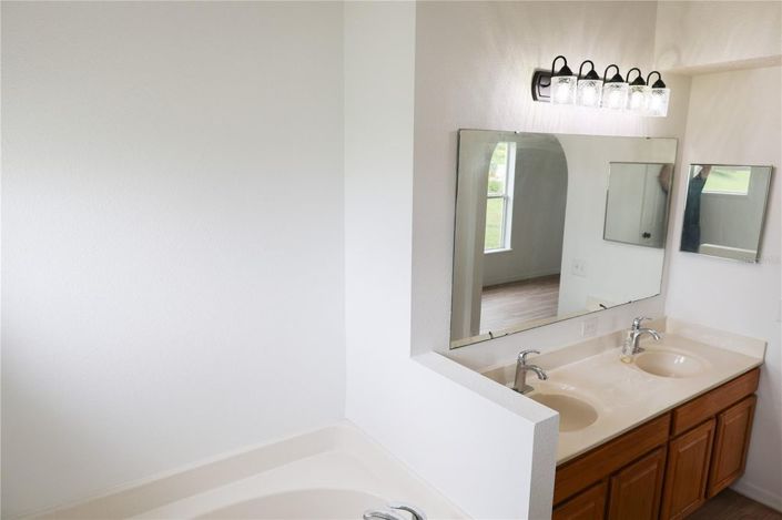 Image No.11-4 Bed House for sale