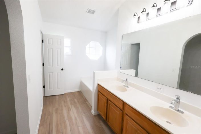 Image No.14-4 Bed House for sale