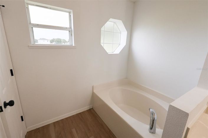 Image No.16-4 Bed House for sale