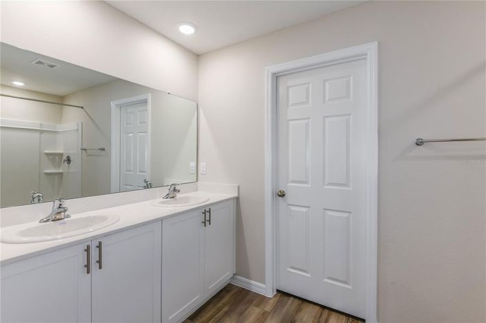 Image No.15-4 Bed Townhouse for sale