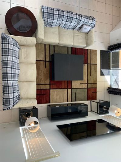 Image No.8-5 Bed House for sale