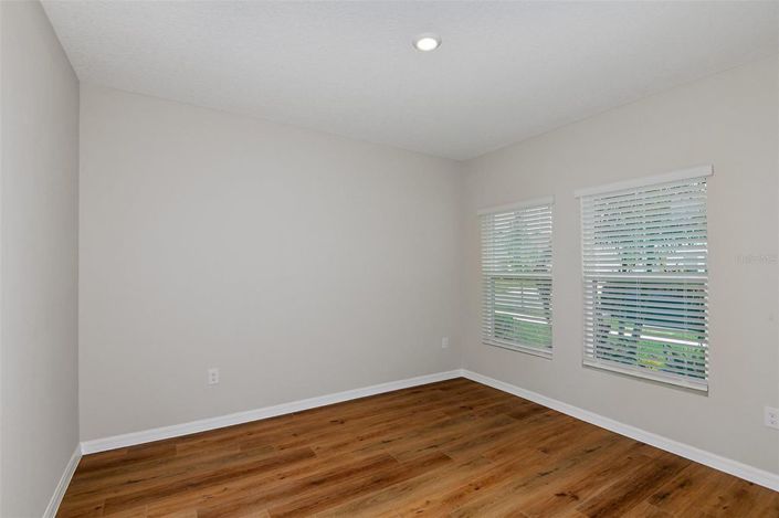 Image No.18-6 Bed House for sale