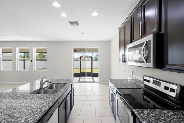 Image No.15-4 Bed House for sale