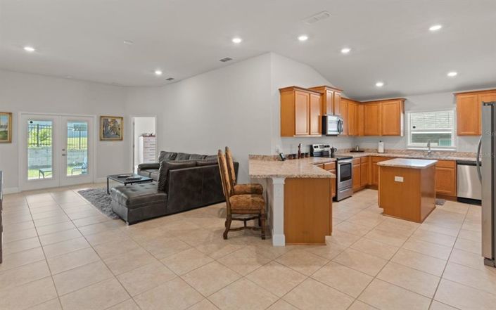 Image No.2-4 Bed House for sale