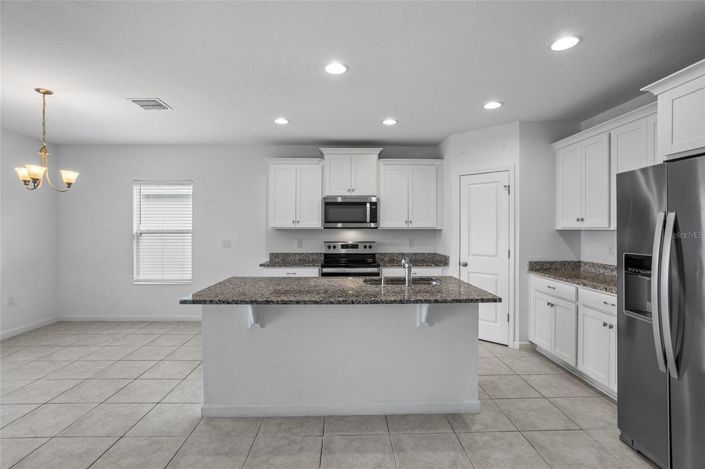 Image No.19-4 Bed House for sale