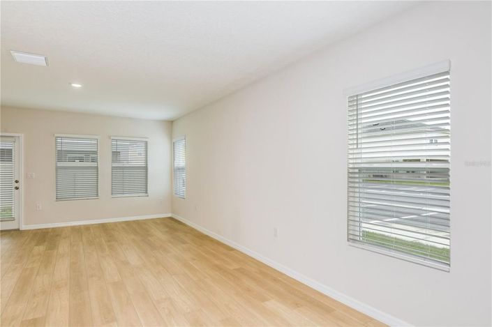 Image No.7-4 Bed Townhouse for sale